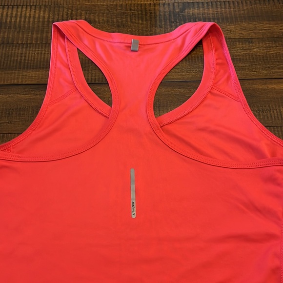 NIKE DRI-FIT Women’s Size Medium - Coral Pink Racerback tank top EUC - Picture 5 of 9